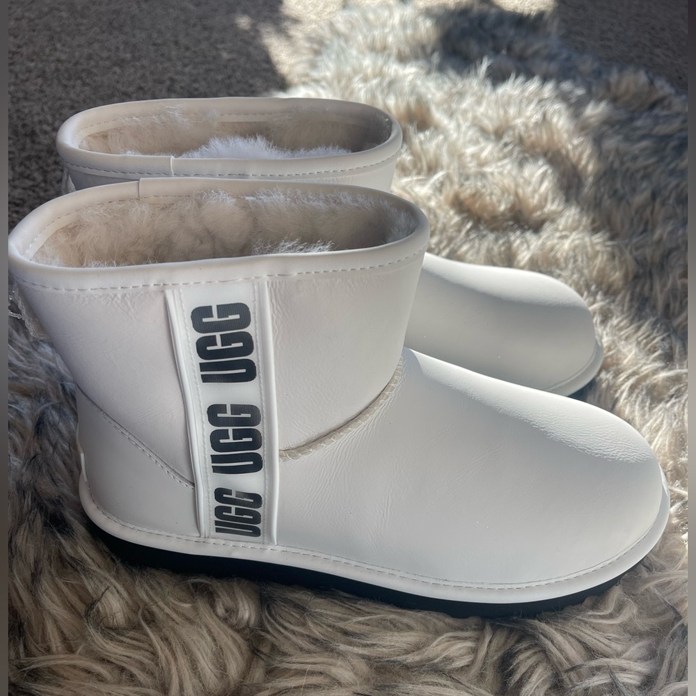 🤍SOLD🤍 Ugg Classic Mini Side Logo Boot, women’s 9